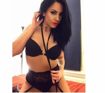Belle petit bout de femme sexy sur Evreux